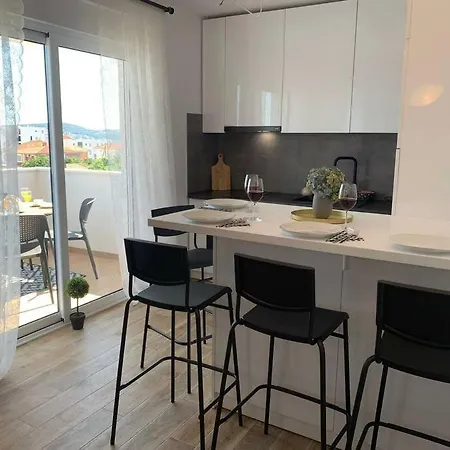 Tina's Sunshine Apartment Trogir