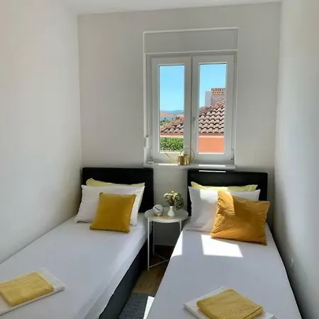 Tina's Sunshine * Trogir